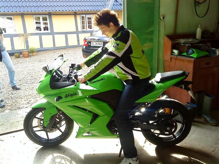 Kawasaki Ninja 250 R *SOLGT* - Første gang jeg nogensinde sad på min dejlige ninja : ) billede 7