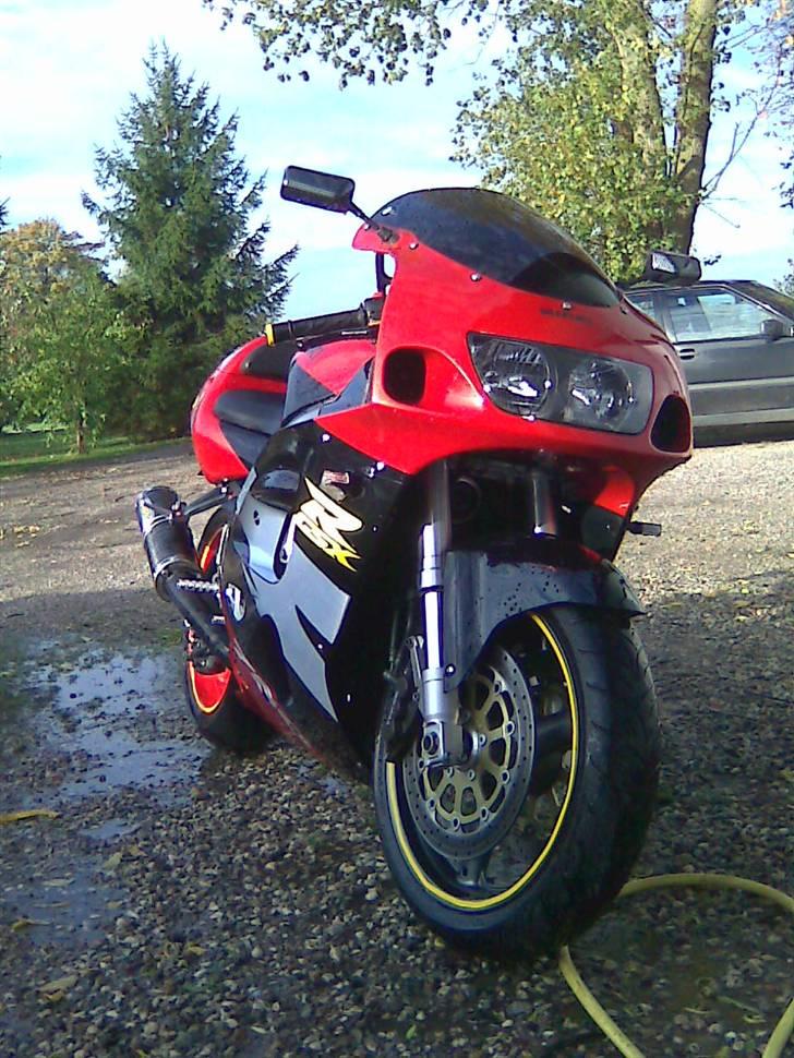 Suzuki GSXR 750  Solgt  billede 18