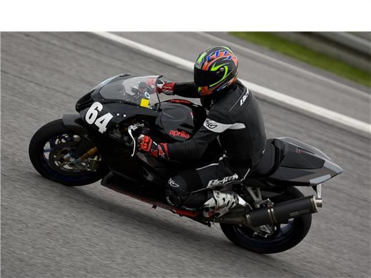 Aprilia rsv factory SOLGT billede 11