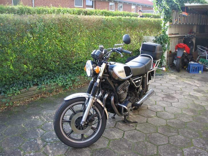 Yamaha  xs 750 - solgt - 23/10-08 Rullet ud i solen...ved godt den trænger til en gang vask... billede 4