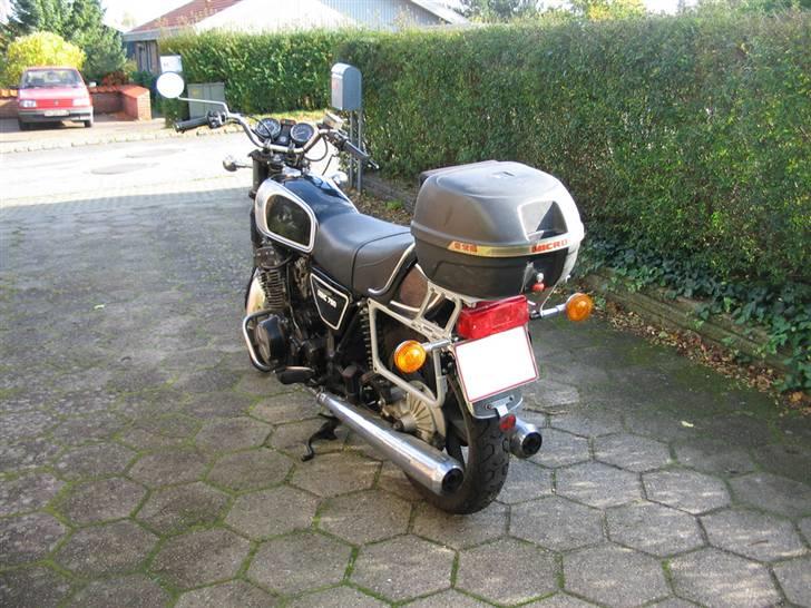 Yamaha  xs 750 - solgt - 23/10-08 Rullet ud i solen...ved godt den trænger til en gang vask... billede 7