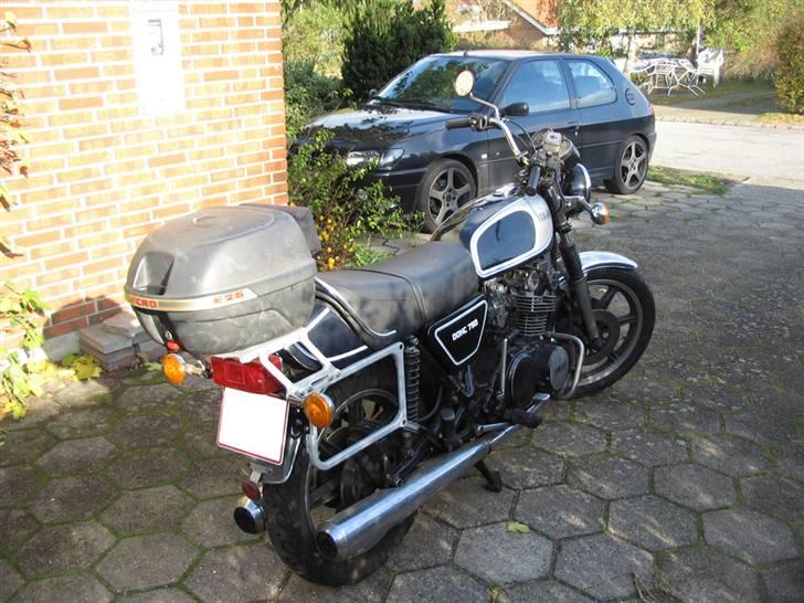 Yamaha  xs 750 - solgt - 23/10-08 Rullet ud i solen...ved godt den trænger til en gang vask... billede 8