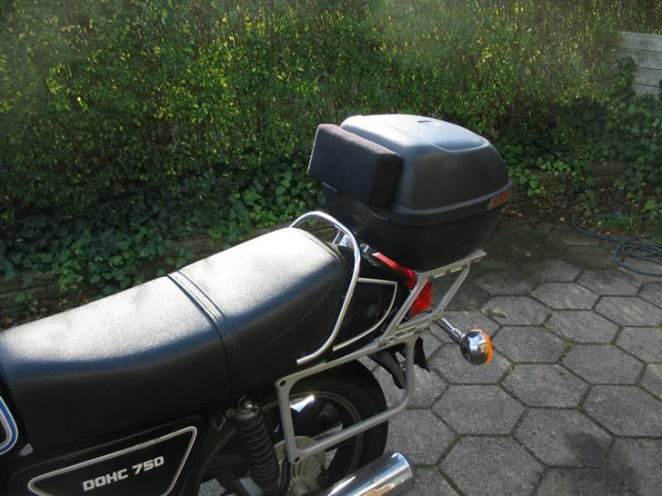 Yamaha  xs 750 - solgt - 23/10-08 Rullet ud i solen...ved godt den trænger til en gang vask... billede 9