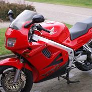 Honda vfr 750