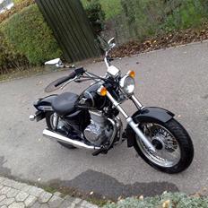 Suzuki GZ 250 Maurader 04 solgt