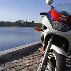 Yamaha FZR 600
