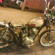 Honda cb450 "rat bobber"