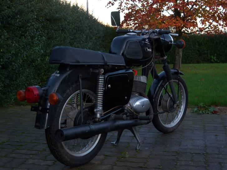MZ TS 150 black MonZter - spejlet er revnet så der for jeg lige den lokale glarmester til at skære et nyt til den. Det bliver gjort i løbet af ugen.(uge 44) billede 4