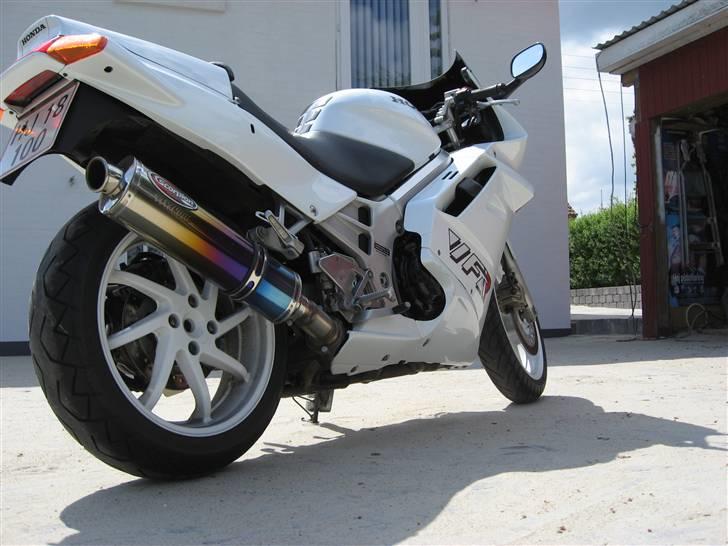 Honda vfr 750 - Fik også ordnet udstødningen. en kammi ordnede mellemrøret.. billede 15