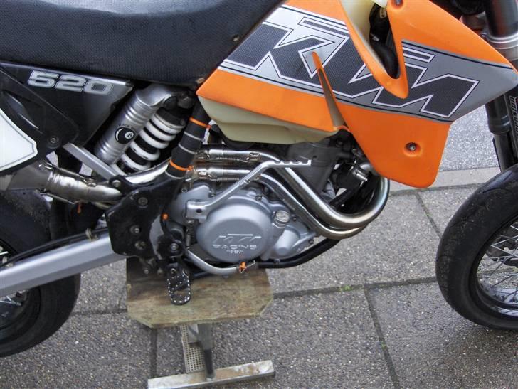 KTM EXC 520 -SOLGT- - Det har pyntet en del på motoren at blive gjort ren og lakeret igen... billede 11