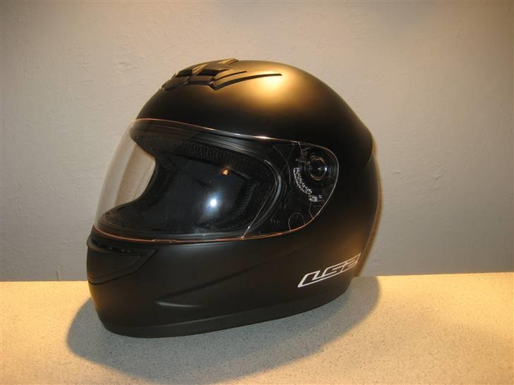 Honda CBR 125 R   **SOLGT** - Der er kommet nye hjelme hos Tip Top Trafik - Sådan en fik jeg. billede 10