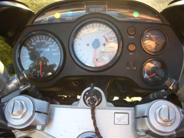 Honda VFR 750 - SOLGT - Ikke mange km, troede selv jeg havde kørt mere end det. MC klar til vinteropbevaring - 11/2008 billede 12