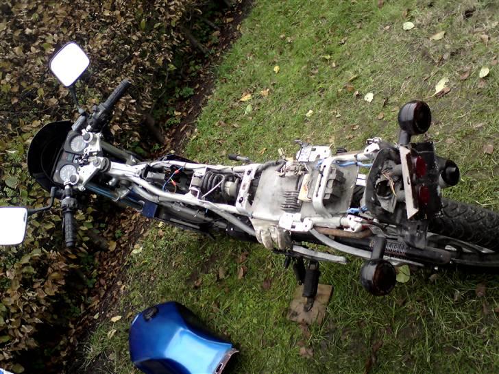 Yamaha RD 125 - Sådan ser den så ud som den står i min have billede 1