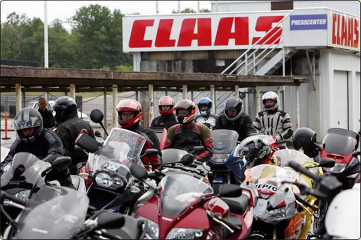 Kawasaki ZX636R - Mig ved mestersvinger 08 på min zxr400, skal afsted igen med min 636 :) mig med orange hjelm billede 13