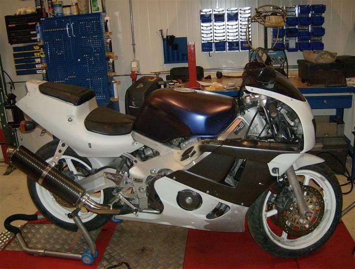 Honda CBR400RR billede 1