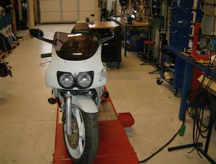 Honda CBR400RR billede 2