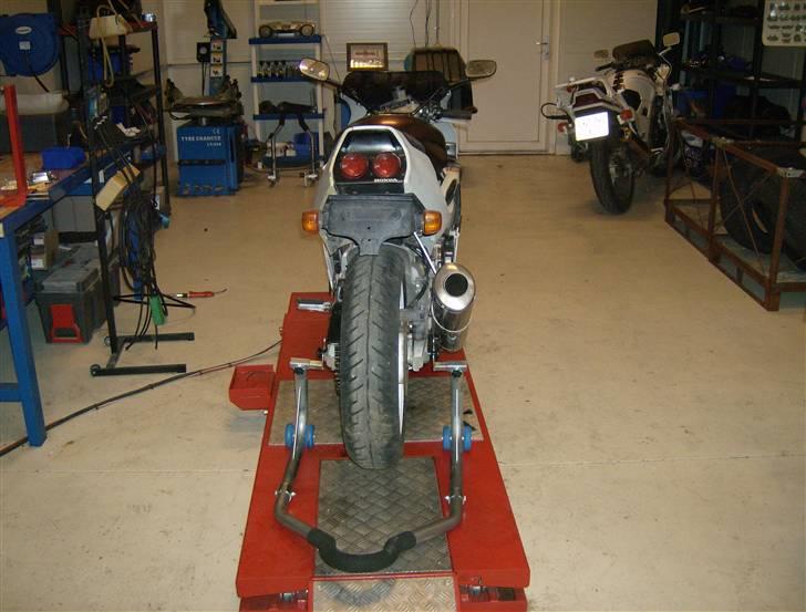 Honda CBR400RR billede 4