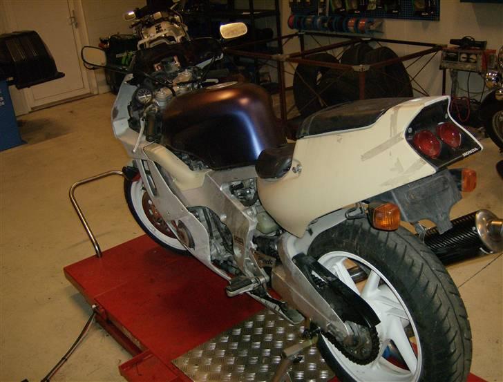 Honda CBR400RR billede 5