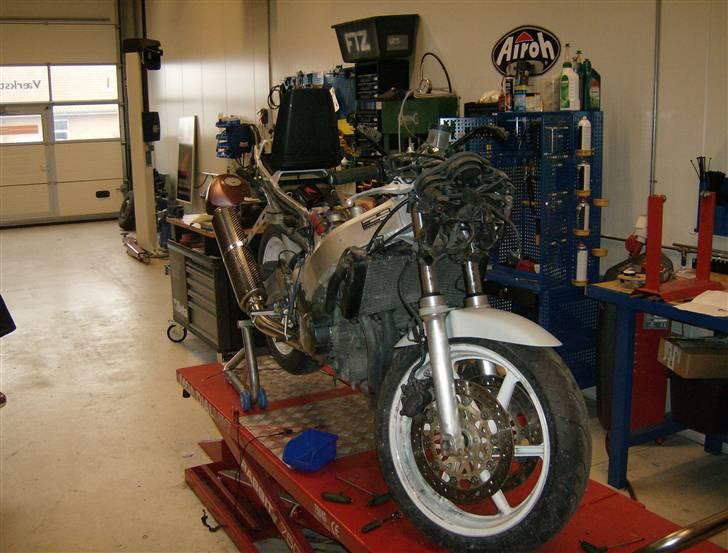 Honda CBR400RR - Gadekåben er pillet af billede 6