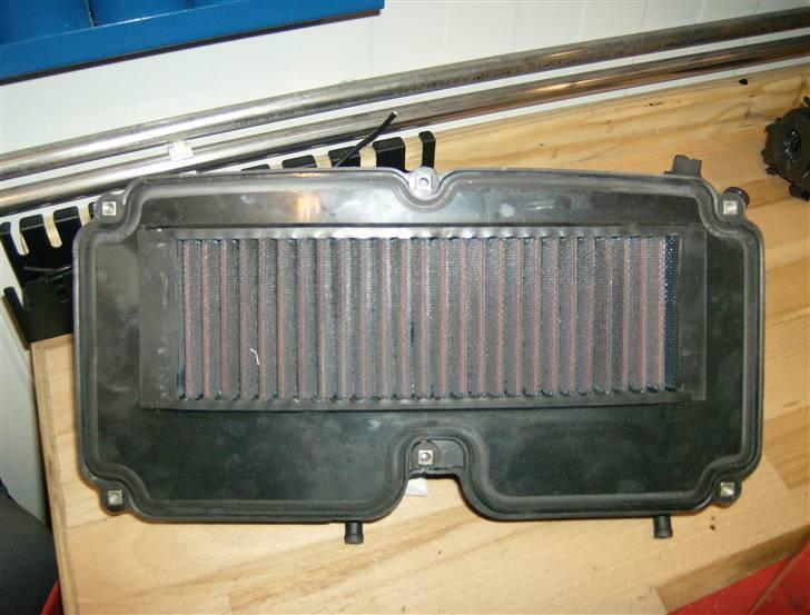 Honda CBR400RR - Der gemte sig lige et KN filter i kassen... Nice... billede 11