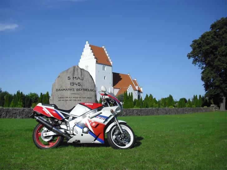 Yamaha FZR 600 billede 1