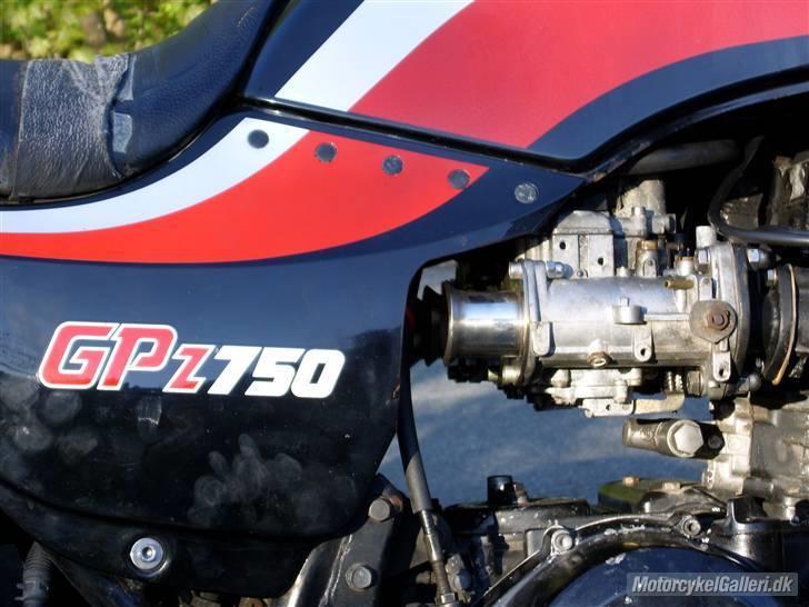 Kawasaki gpz 750 projekt  - Futtis foderkasser, det er noget der rykker.. :-) billede 2