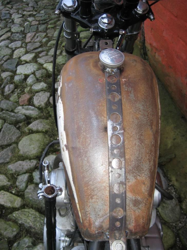 Honda cb450 "rat bobber" - tanken er fra en sco knallert som er kortet op og lavet lidt bredere billede 5