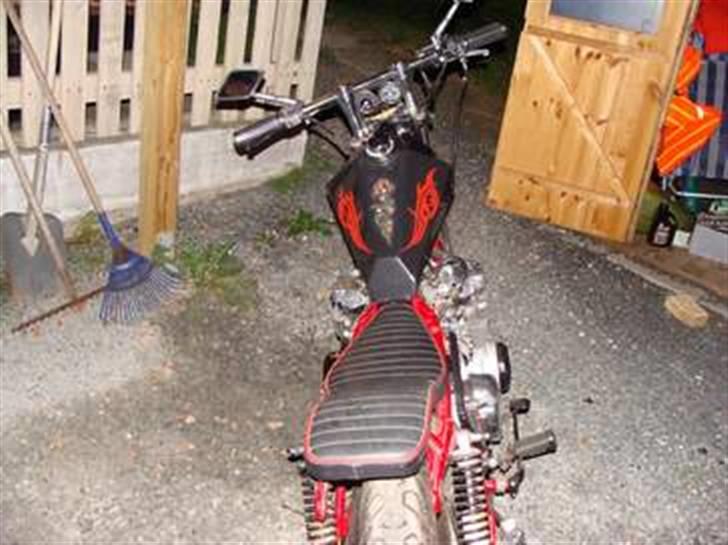 Honda CB 500/550 Custom SOLGT - Ja den rose er helt speciel billede 3