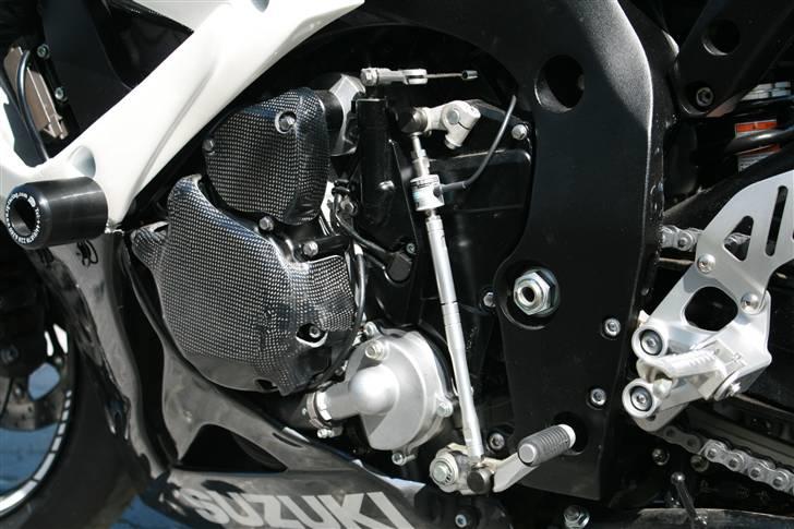 Suzuki GSXR 600 - Carbon beskyttelse og translogic quickshifter billede 5