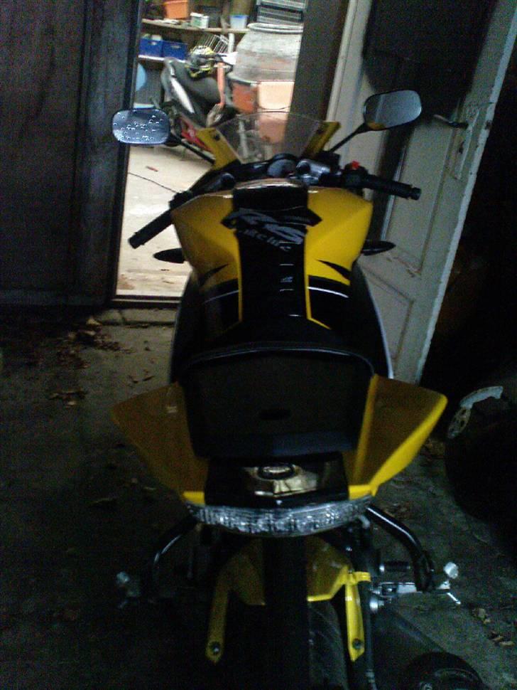 Yamaha YZF r125 billede 2