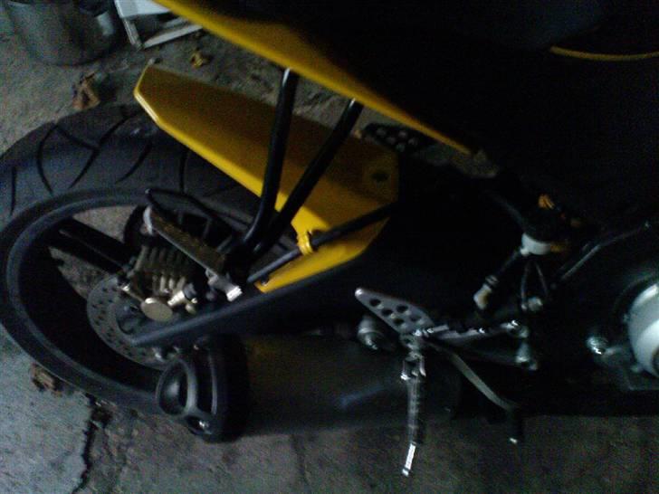 Yamaha YZF r125 - Ny lakeret bagskærm.. :) billede 7