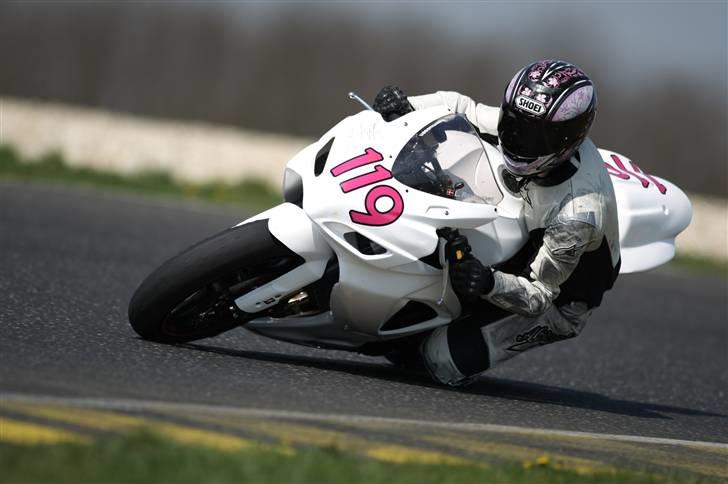 Suzuki GSX-R 750 K7 FORÆRET VÆK! - Grisen 2 på Pannonia i påsken billede 1