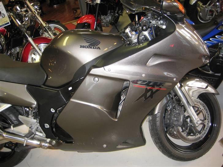 Honda CBR 1100 XX Blackbird billede 4