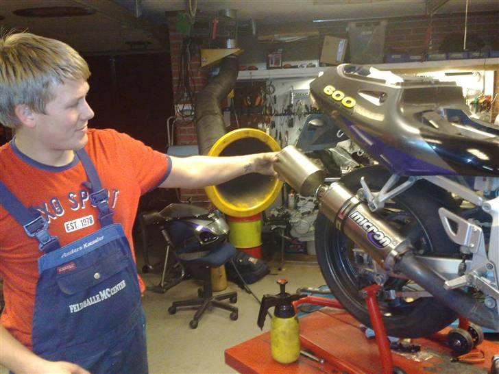 Suzuki GSXR 600 - Nu brøler den :) billede 6