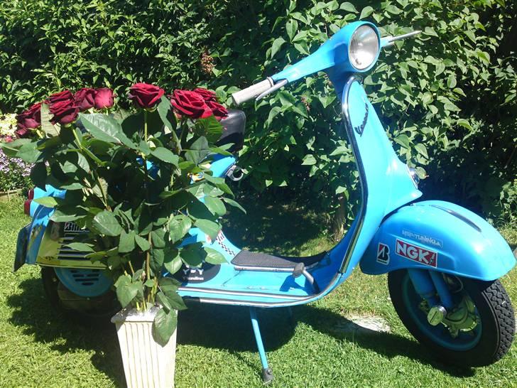 Vespa Model* ( VMA1T ) 125cc "Mods Bike" - 15 Roser. billede 7