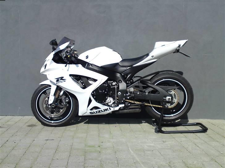 Suzuki GSXR 750 K7 ( Solgt ) billede 3