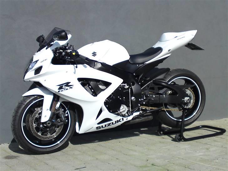 Suzuki GSXR 750 K7 ( Solgt ) billede 4