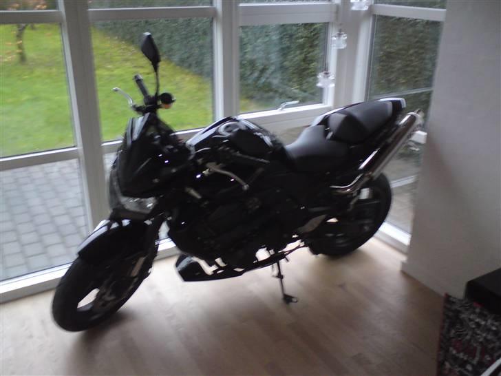 Kawasaki z 750 ABS SOLGT - så den i soveværelset tørt og varmt billede 10