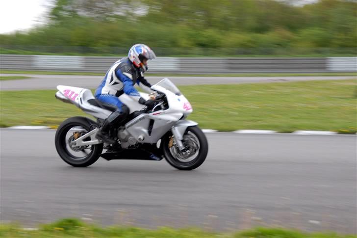 Honda CBR600RR - Så kom vi afsted til vores førte banedag....  billede 1