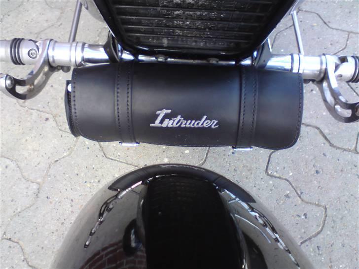 Suzuki Intruder - Værktøjsrulle monteret billede 6