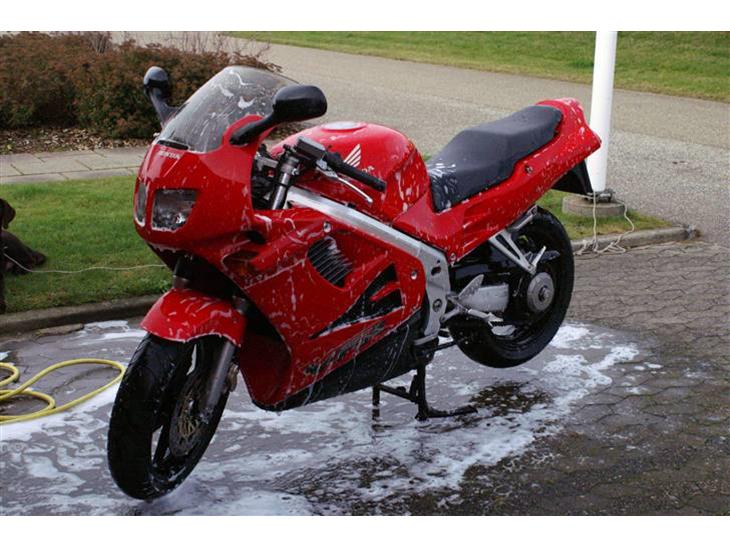 {{currentPhoto.altText}} billede {{currentPhoto.number}}