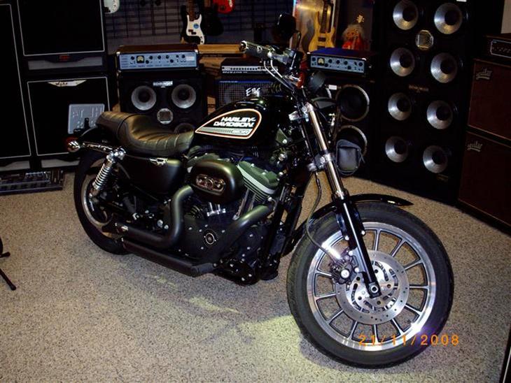 Harley Davidson Sportster XL 883 Roadster - Banditten med Vance Hines. billede 1