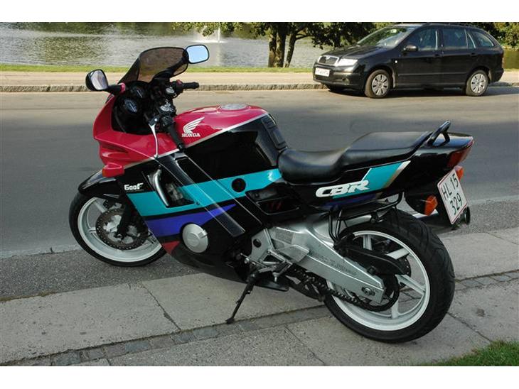 {{currentPhoto.altText}} billede {{currentPhoto.number}}