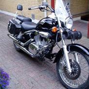 Suzuki 250 Intruder