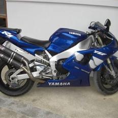 Yamaha R1