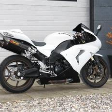 Kawasaki ZX10R Pearl White *SOLGT*