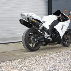 Kawasaki ZX10R Pearl White *SOLGT*