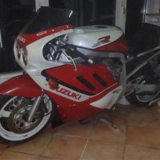 Suzuki GSX-R 750