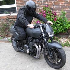 Kawasaki GPZ 1100 uni-trak Solgt
