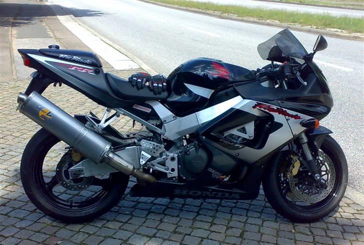 Honda CBR 900 RR billede 3